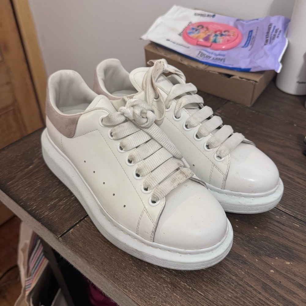 Alexander McQueen Women's Oversized Sneaker in White/patchouli